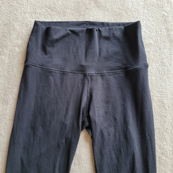 Aritzia mid rise cropped leggings size small - Picture 2 of 10